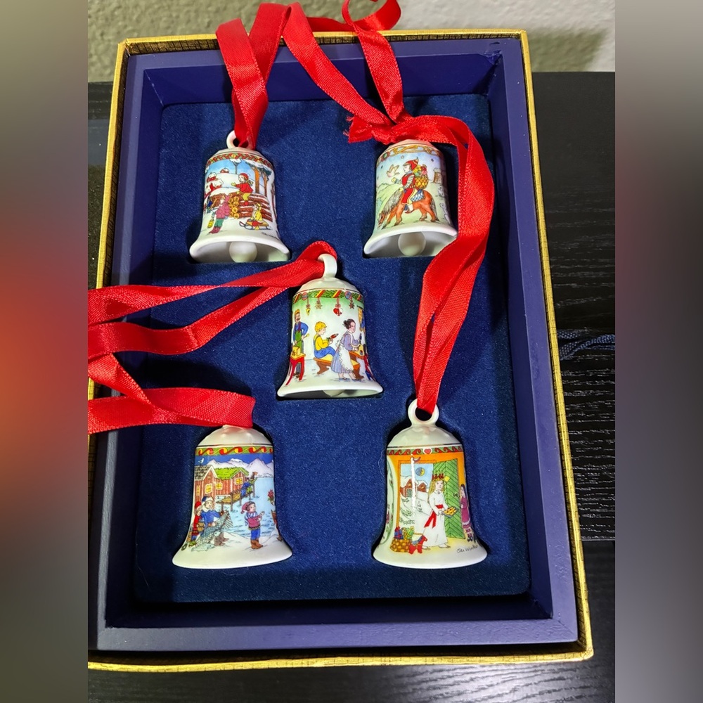 Hutschenreuther Porcelain Christmas Mini Bells Set 2008-2012